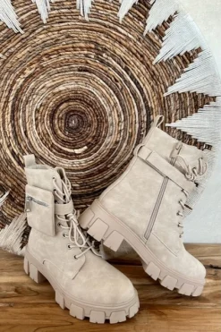 Veter Boots Ivy, zandkleur met afneembaar tasje.