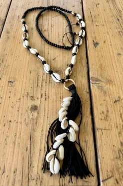 Fashion Ketting Cathy, Zwart met Kauri schelpjes.