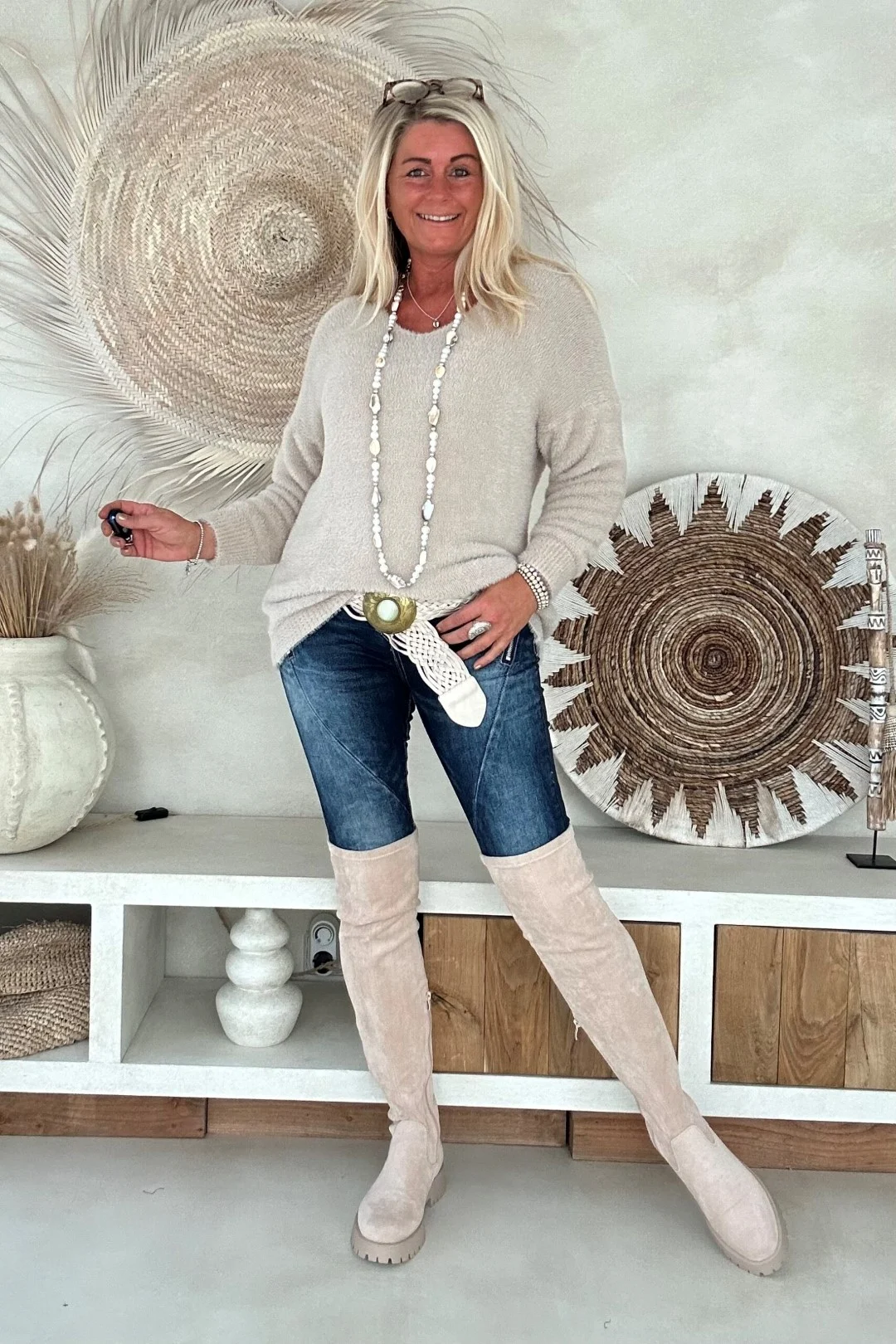 Suedine Overknee Boots Bobbie, licht Zand. - Afbeelding 5