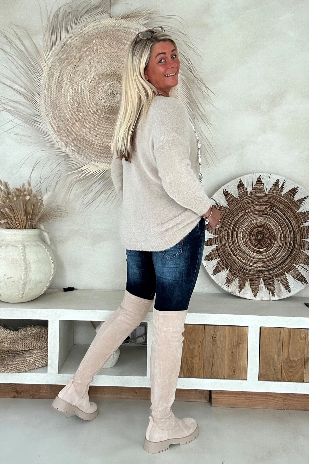 Suedine Overknee Boots Bobbie, licht Zand. - Afbeelding 4