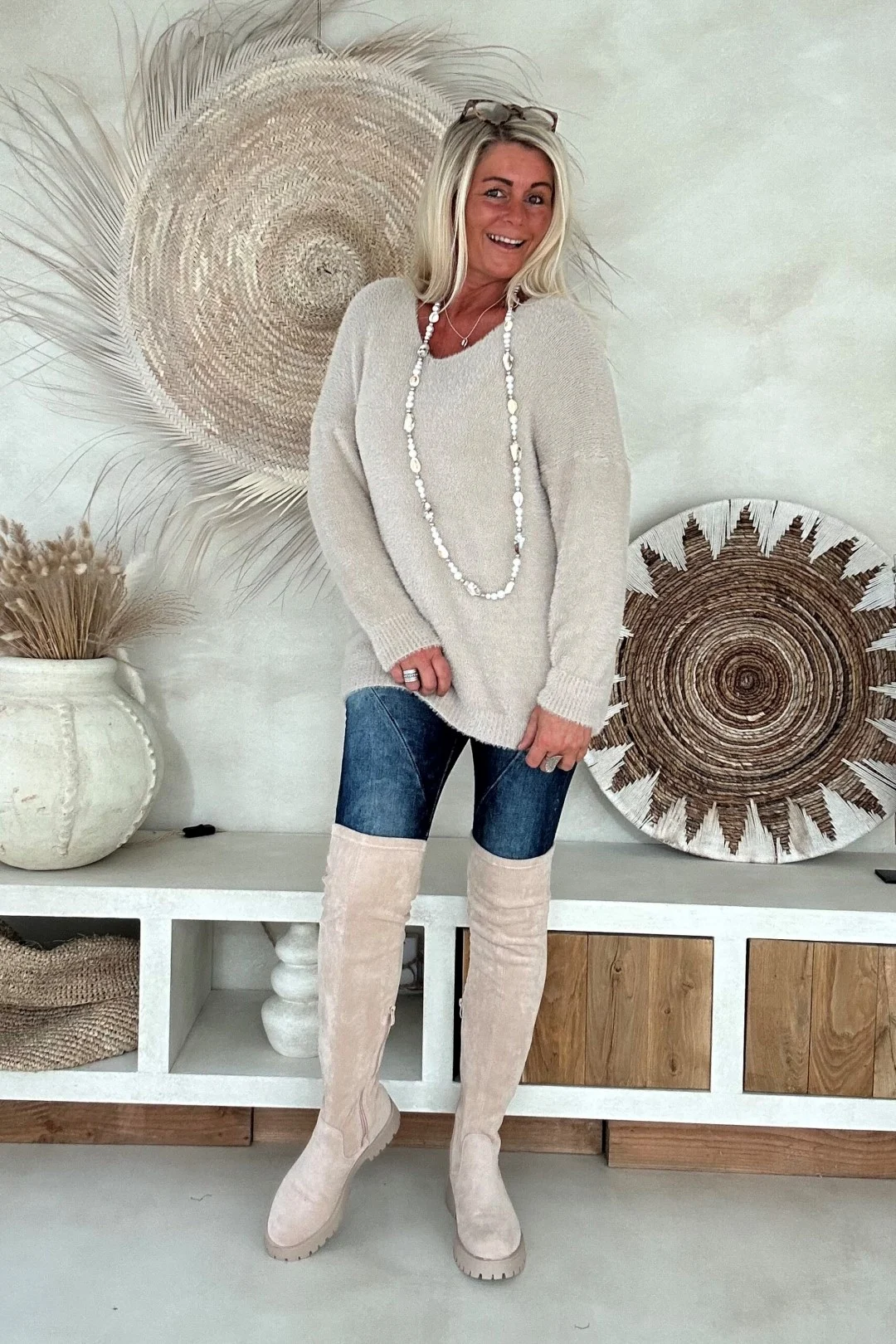 Suedine Overknee Boots Bobbie, licht Zand. - Afbeelding 3