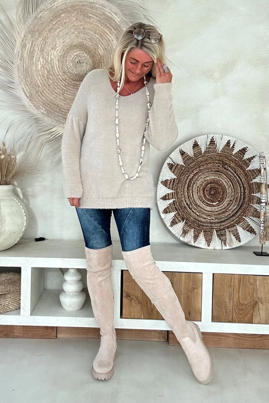 Suedine Overknee Boots Bobbie, licht Zand. - Afbeelding 2