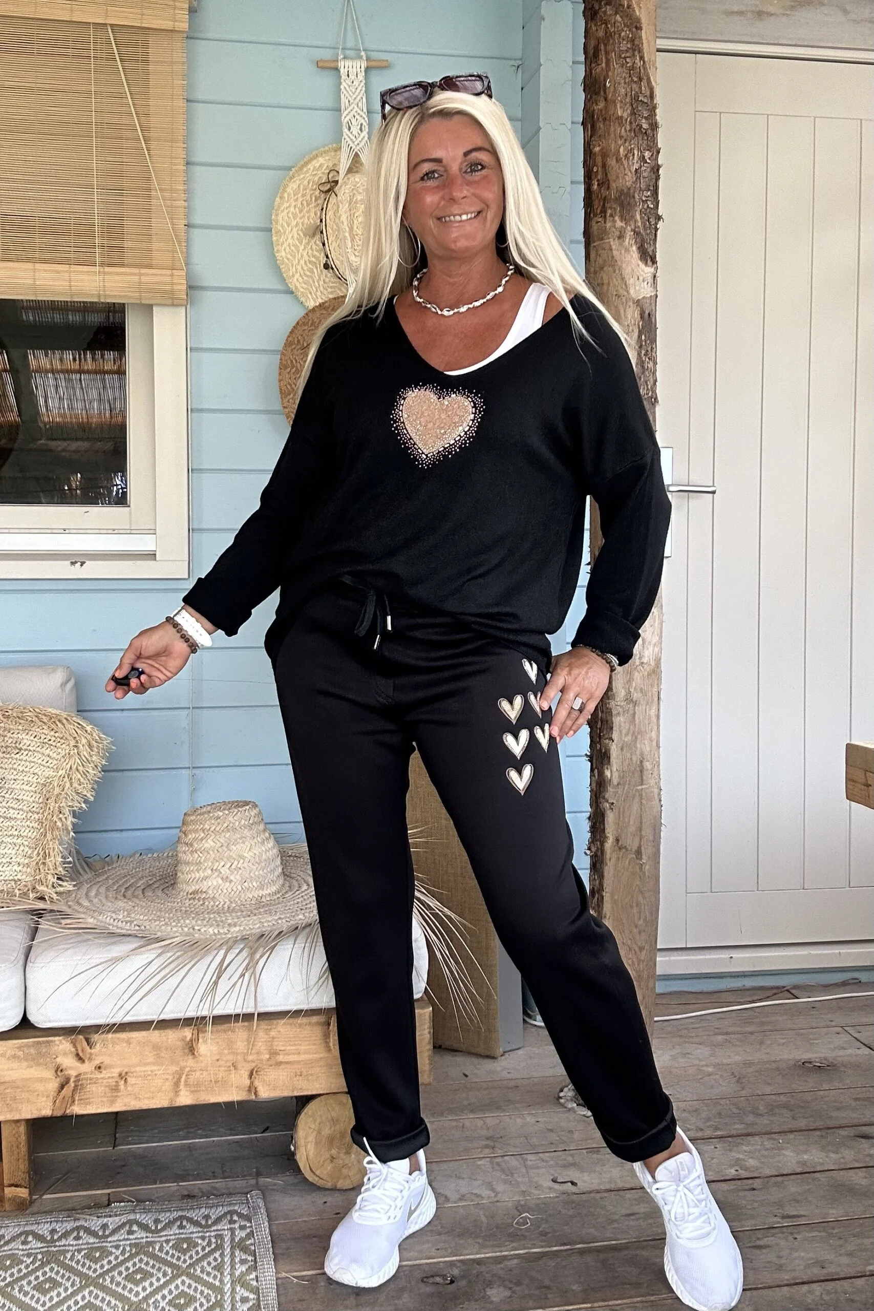 Knitwear shirt Silvie met V-hals en Hartje, Zwart. - Afbeelding 3