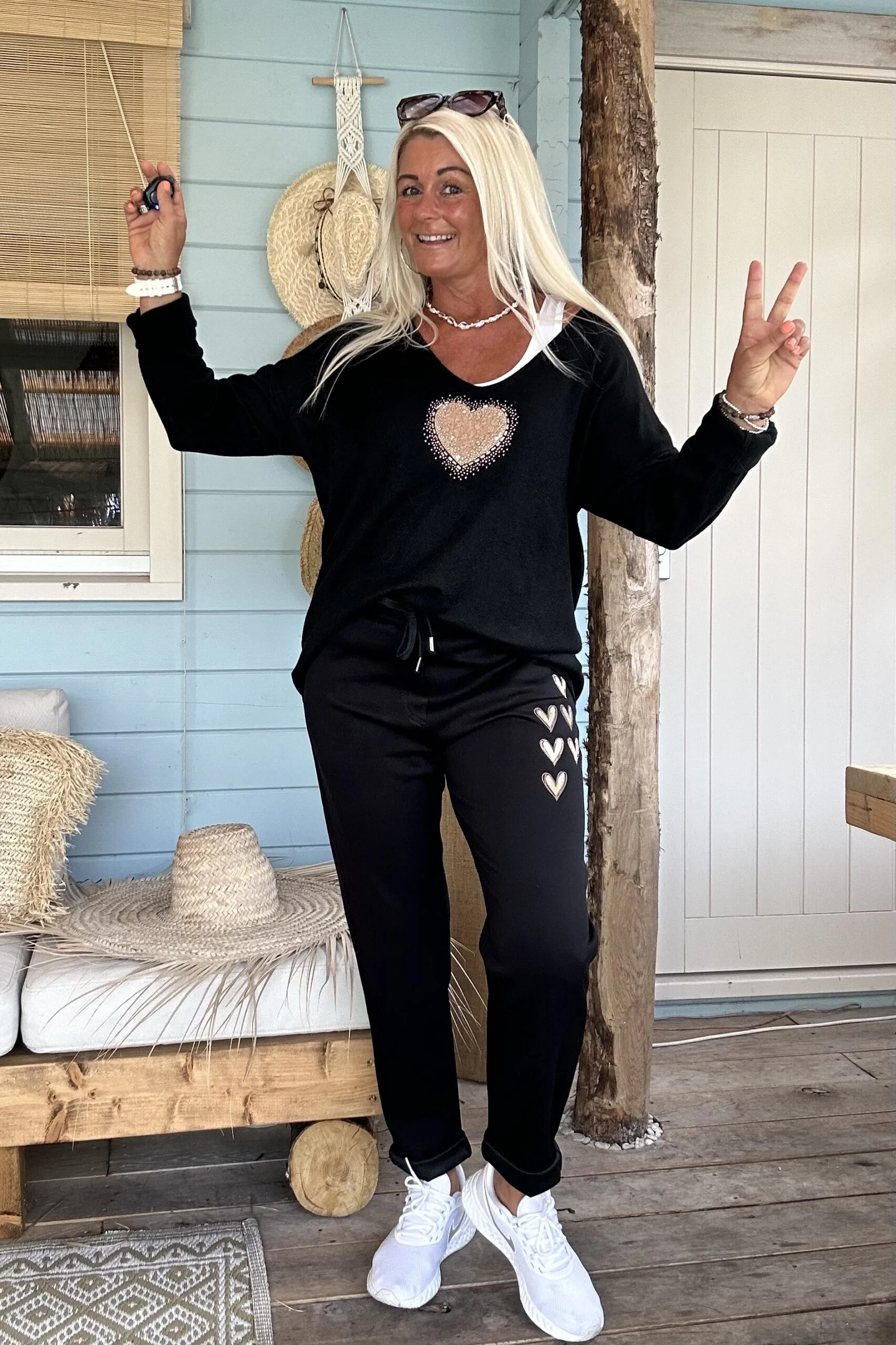 Knitwear shirt Silvie met V-hals en Hartje, Zwart. - Afbeelding 4