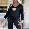Knitwear shirt Silvie met V-hals en Hartje, Zwart.