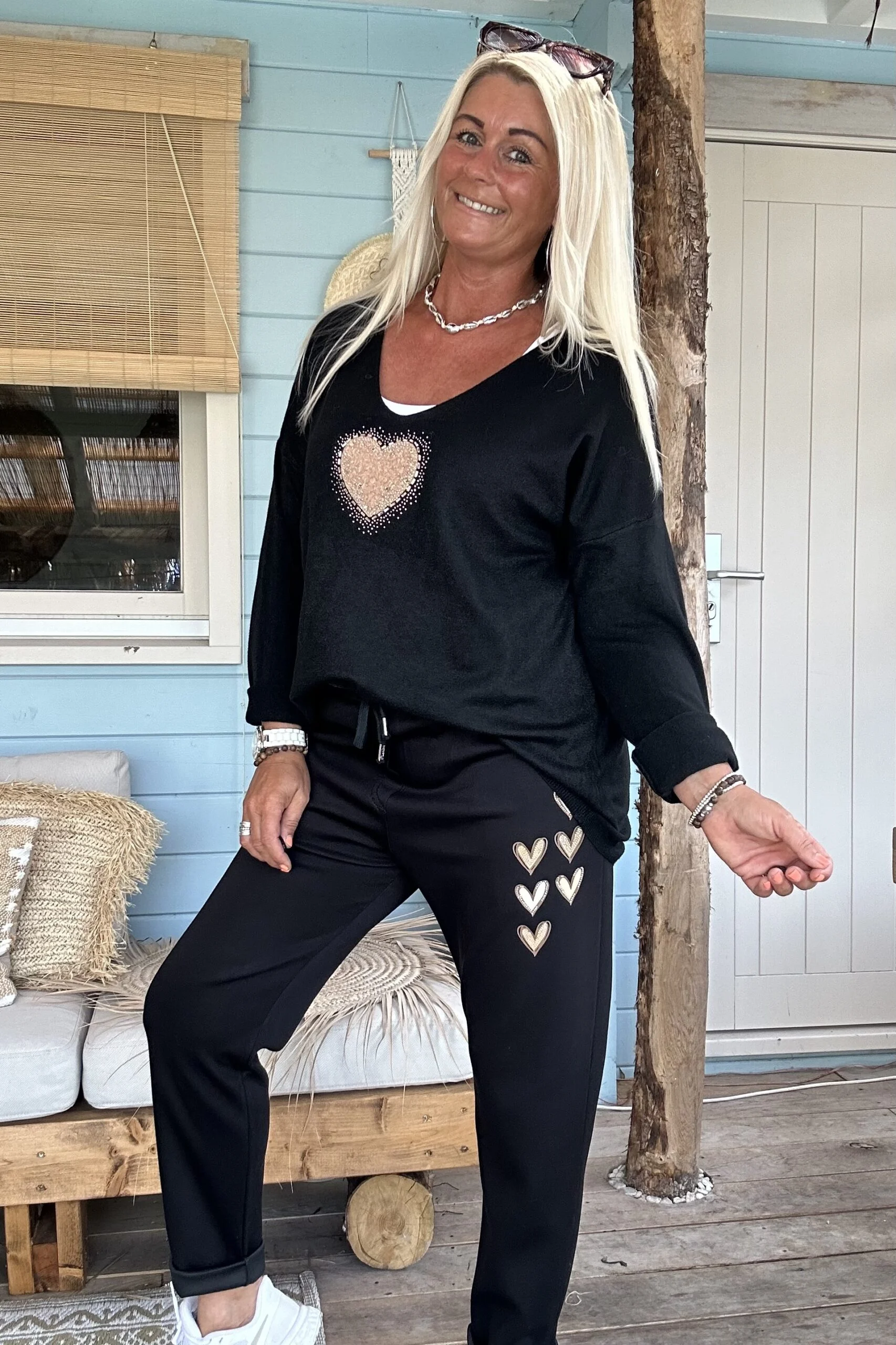 Knitwear shirt Silvie met V-hals en Hartje, Zwart. - Afbeelding 2