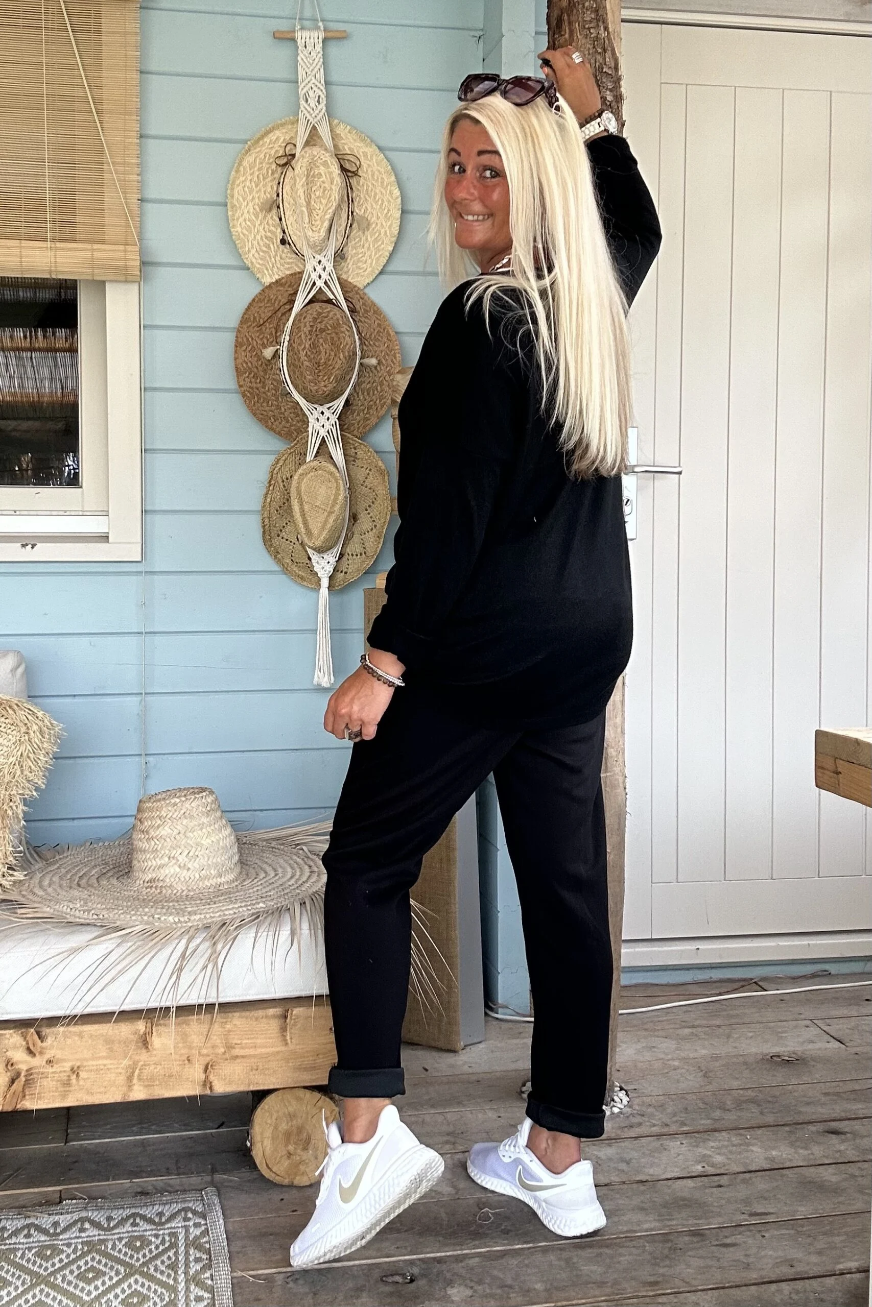 Knitwear shirt Silvie met V-hals en Hartje, Zwart. - Afbeelding 8