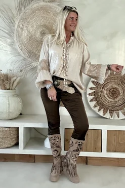 Blouse Britt met Glanseffect, Zandbeige.