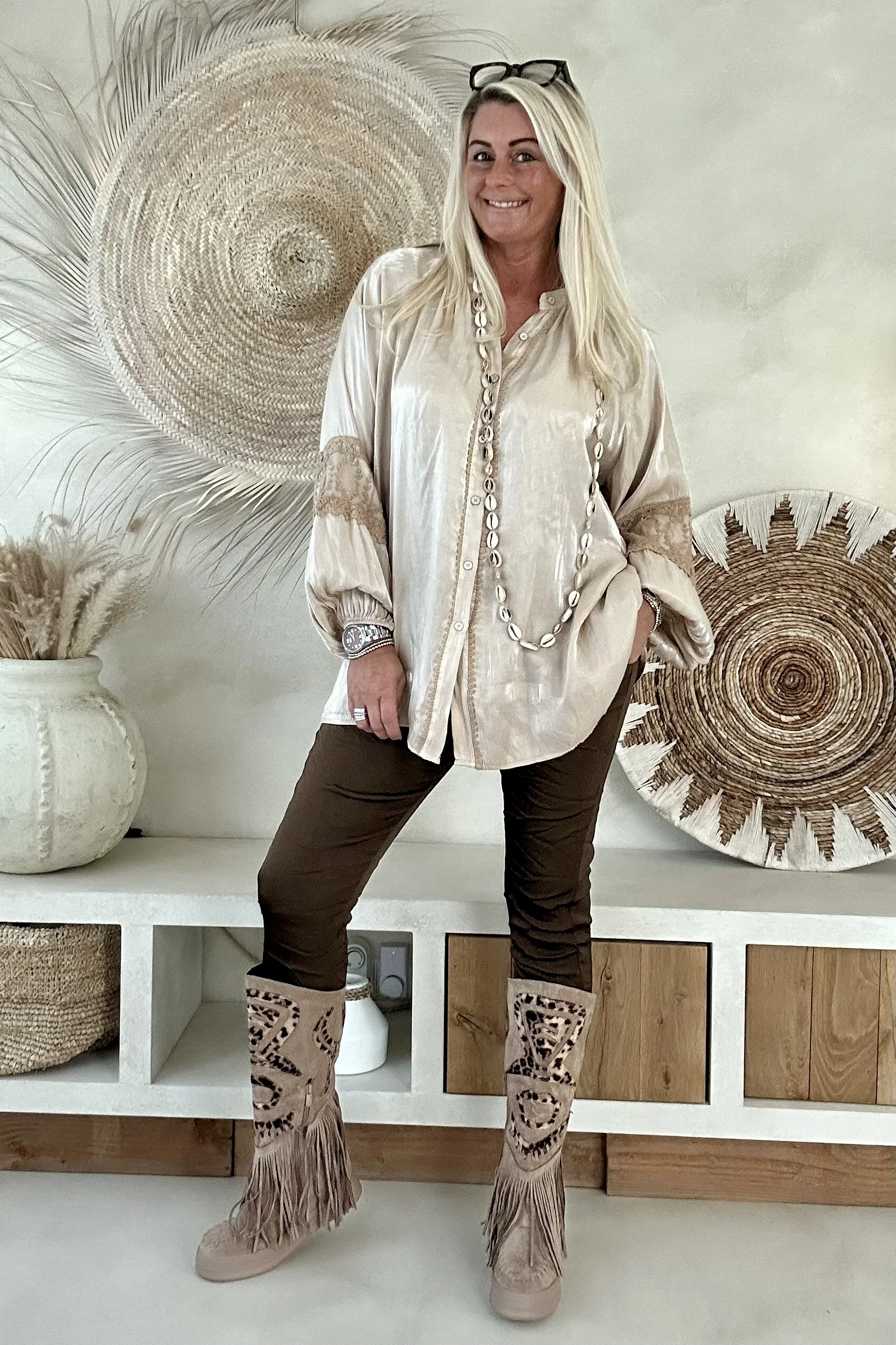 Blouse Britt met Glanseffect, Zandbeige. - Afbeelding 9