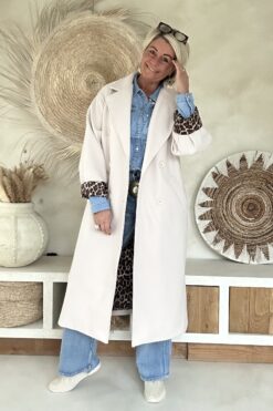 Oversized Trenchcoat Amelie met Luipaard accenten, Ecru.