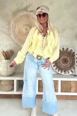 Ruffle Blouse Rilana, Zacht Geel. (PRE-ORDER, LEVERING ROND 17-02)
