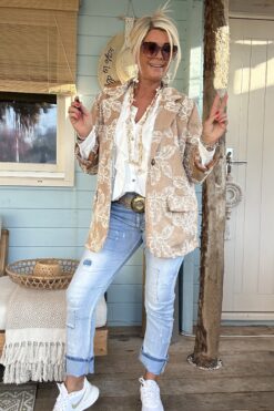 Suedine Colbert Natalia met Borduursels, Donker Zand.