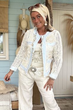 Jasje Feline met Bloemen en Kant, Creme/Denim.