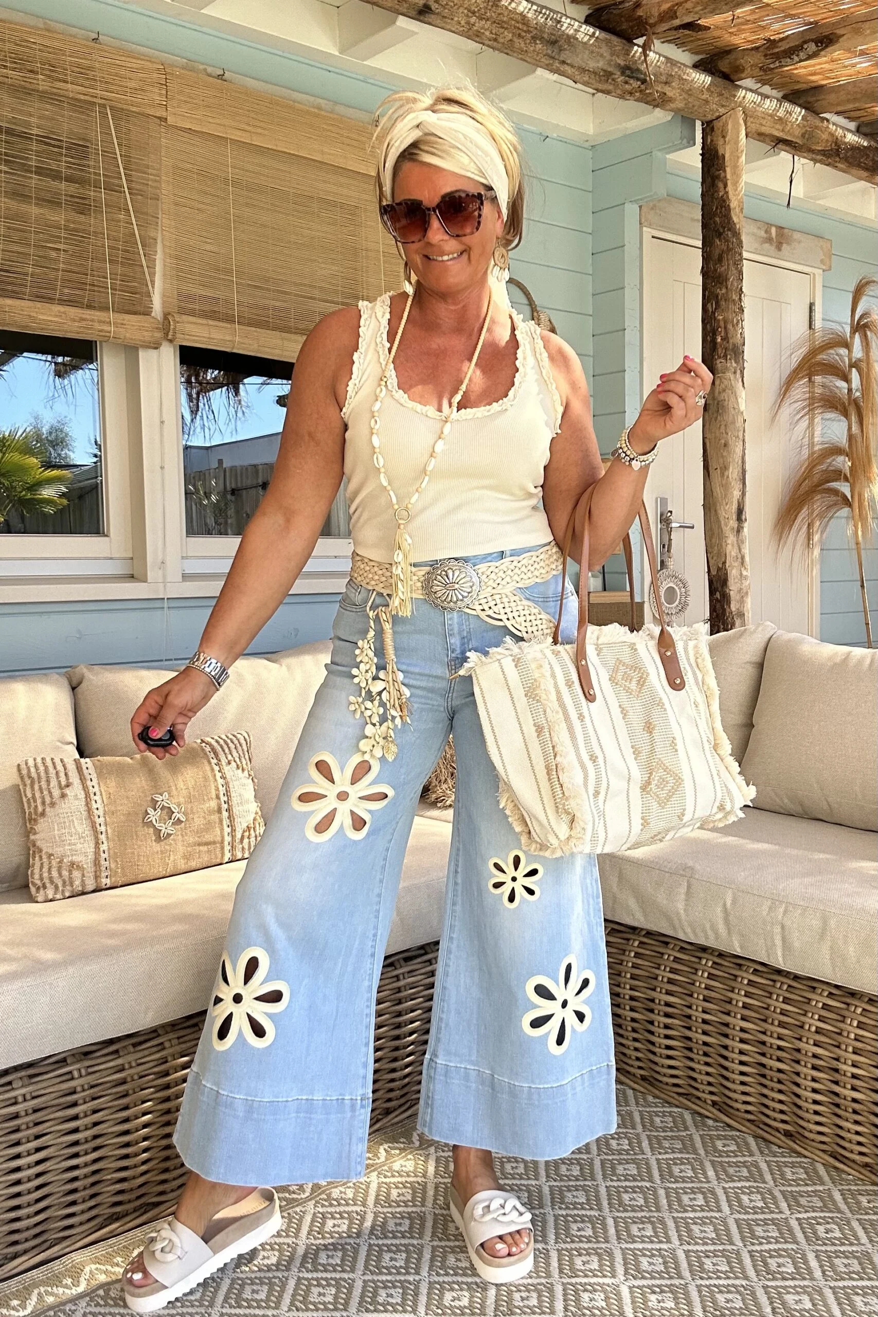 S. Woman Wide leg 7/8 jeans Jessy met Cut-out Bloemen.