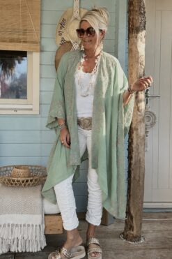 Kimono/Poncho Paloma met Borduursels, Pastel Groen.