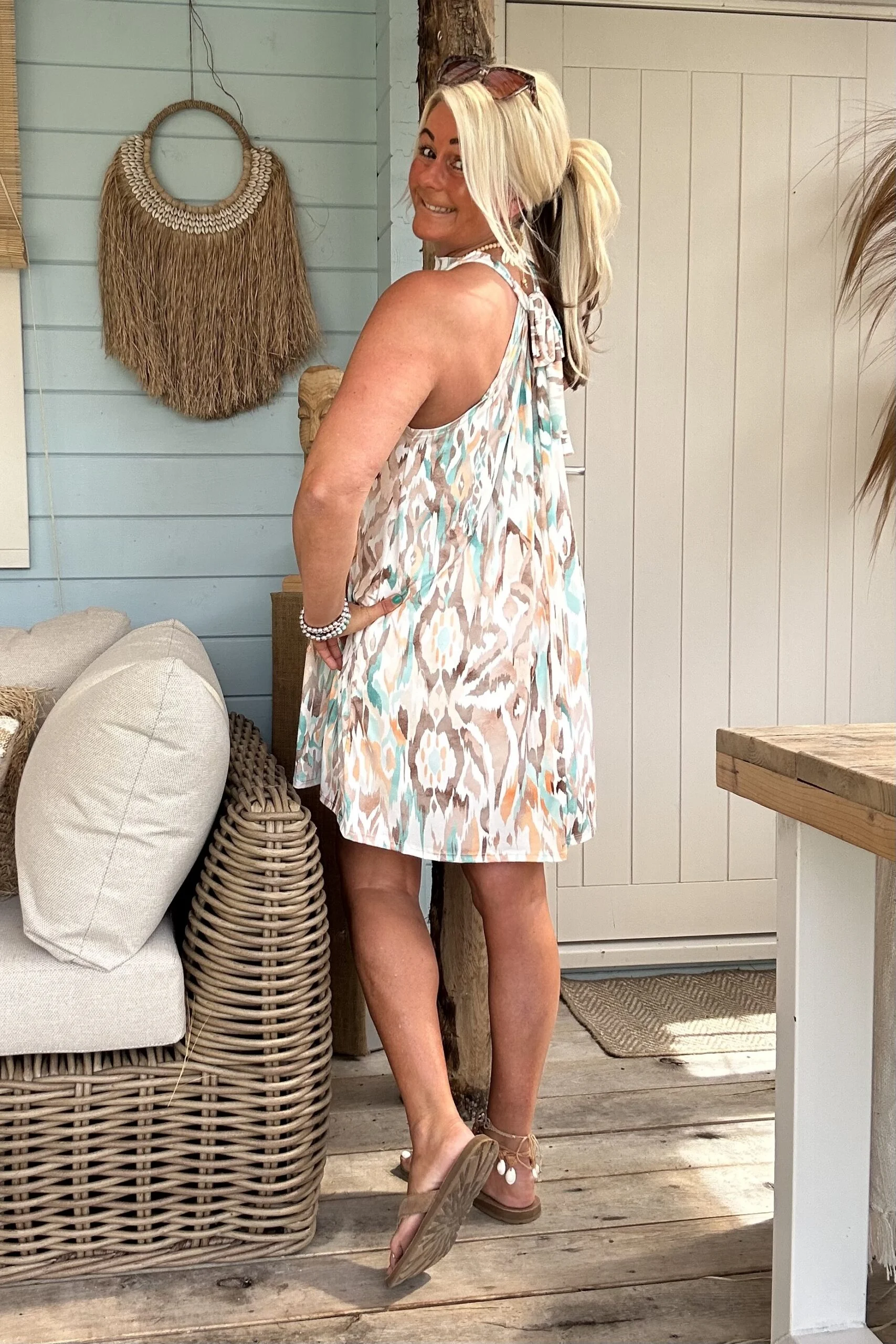 Halter jurkje Naomi Ikat, Mint/ Taupe. - Afbeelding 19