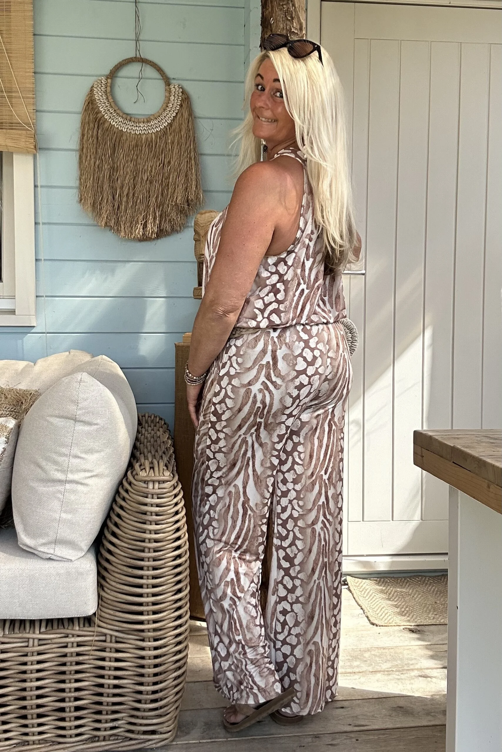 Twee-delige Set Isabel, Haltertop en Broek, Beige/Bruin. - Afbeelding 8
