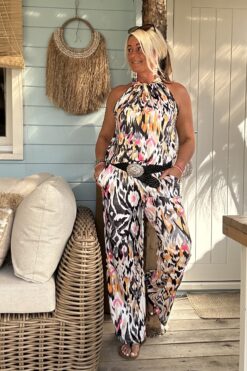 Twee-delige Set Janine Ikat, Haltertop en Broek, Zwart/Fuchsia.