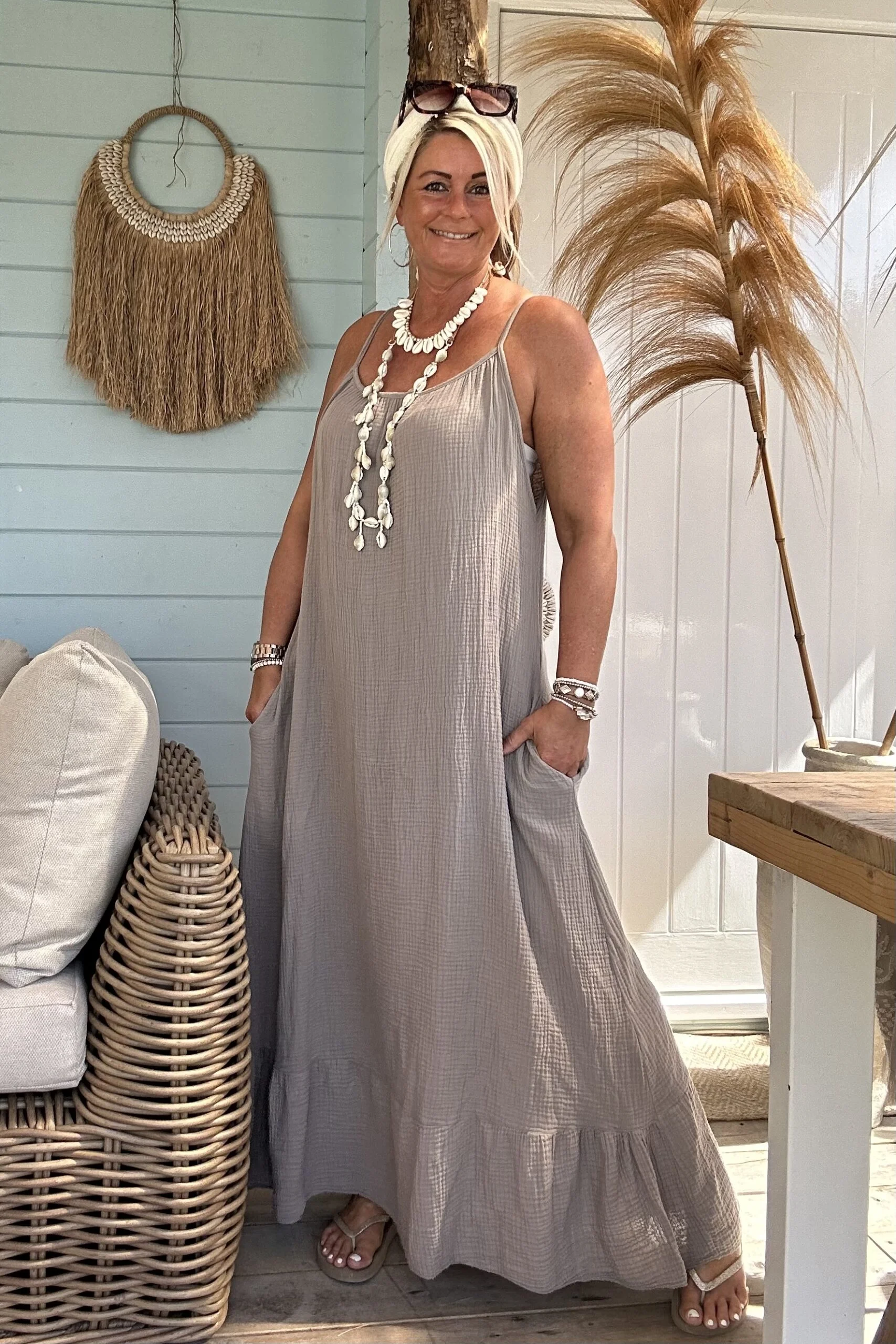 Maxi Jurk Stella Mousseline, Taupe. - Afbeelding 3