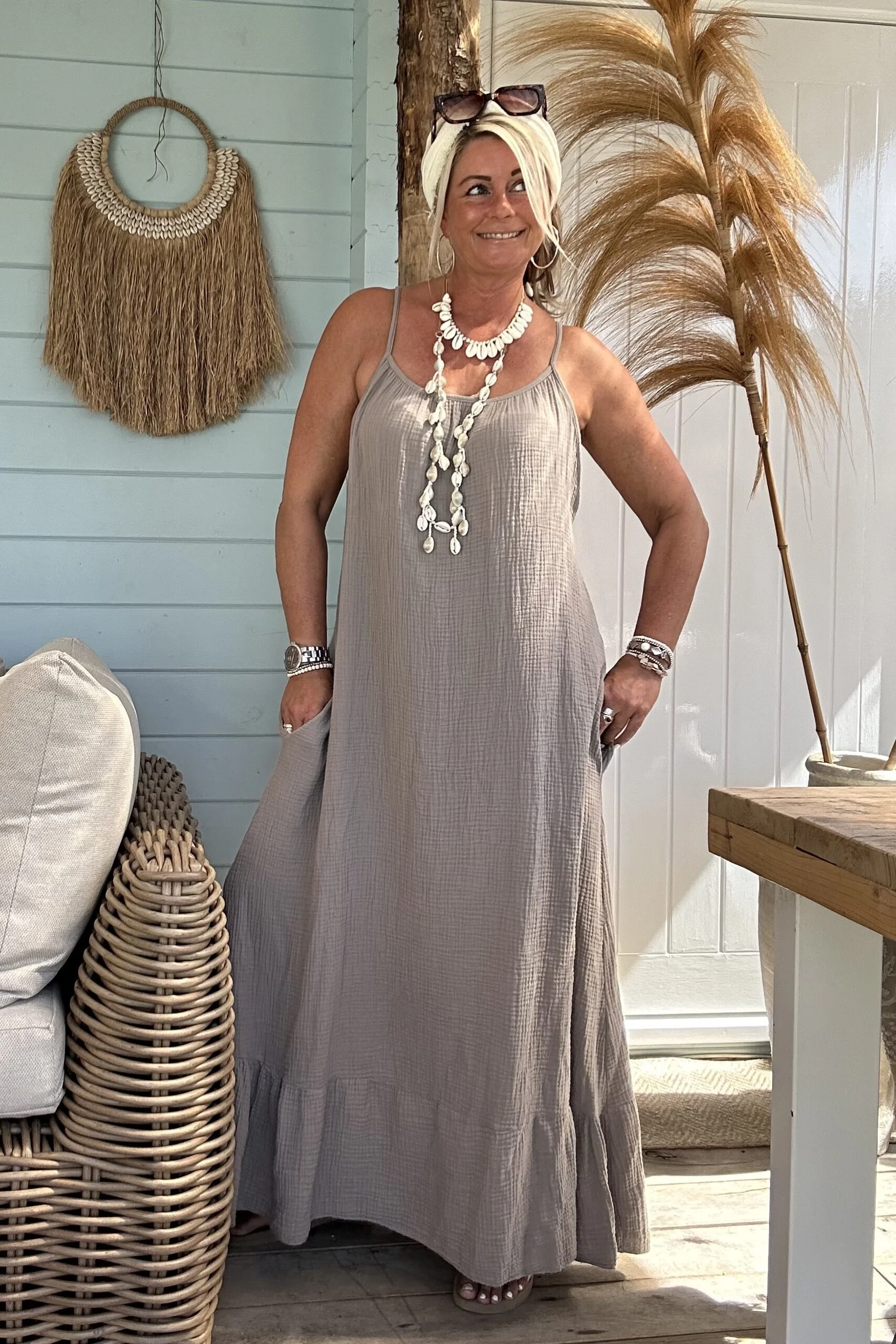 Maxi Jurk Stella Mousseline, Taupe. - Afbeelding 9