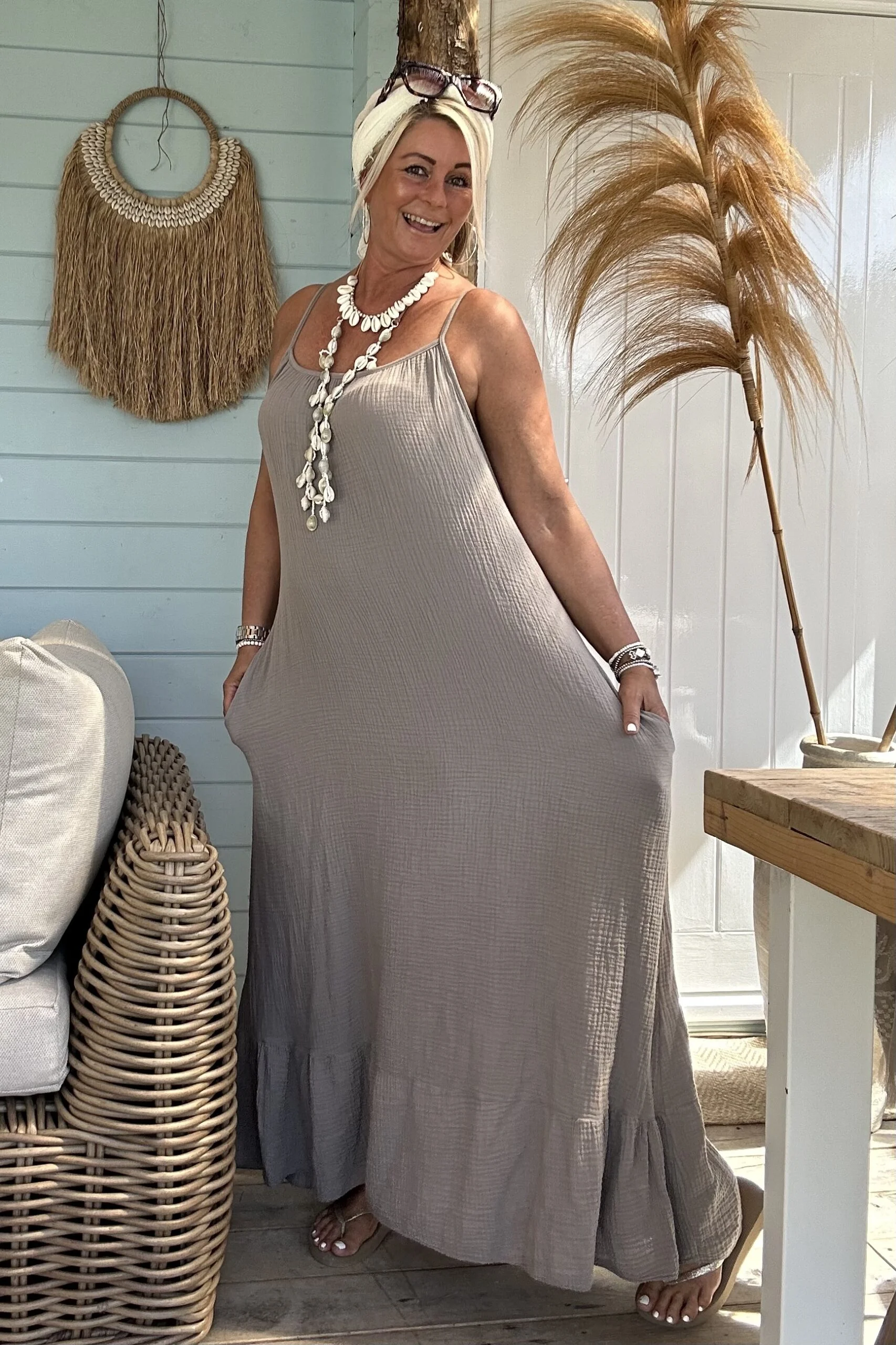 Maxi Jurk Stella Mousseline, Taupe. - Afbeelding 4