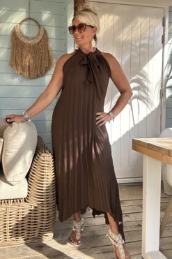 Maxi Jurk Plisse Marie, Bruin.