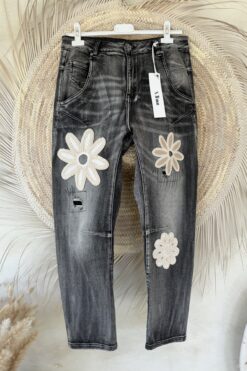 S.Woman Hippie Jeans Jola met Bloemen, Zwartgrijs. (PRE-ORDER, LEVERING ROND 1 SEPT.)