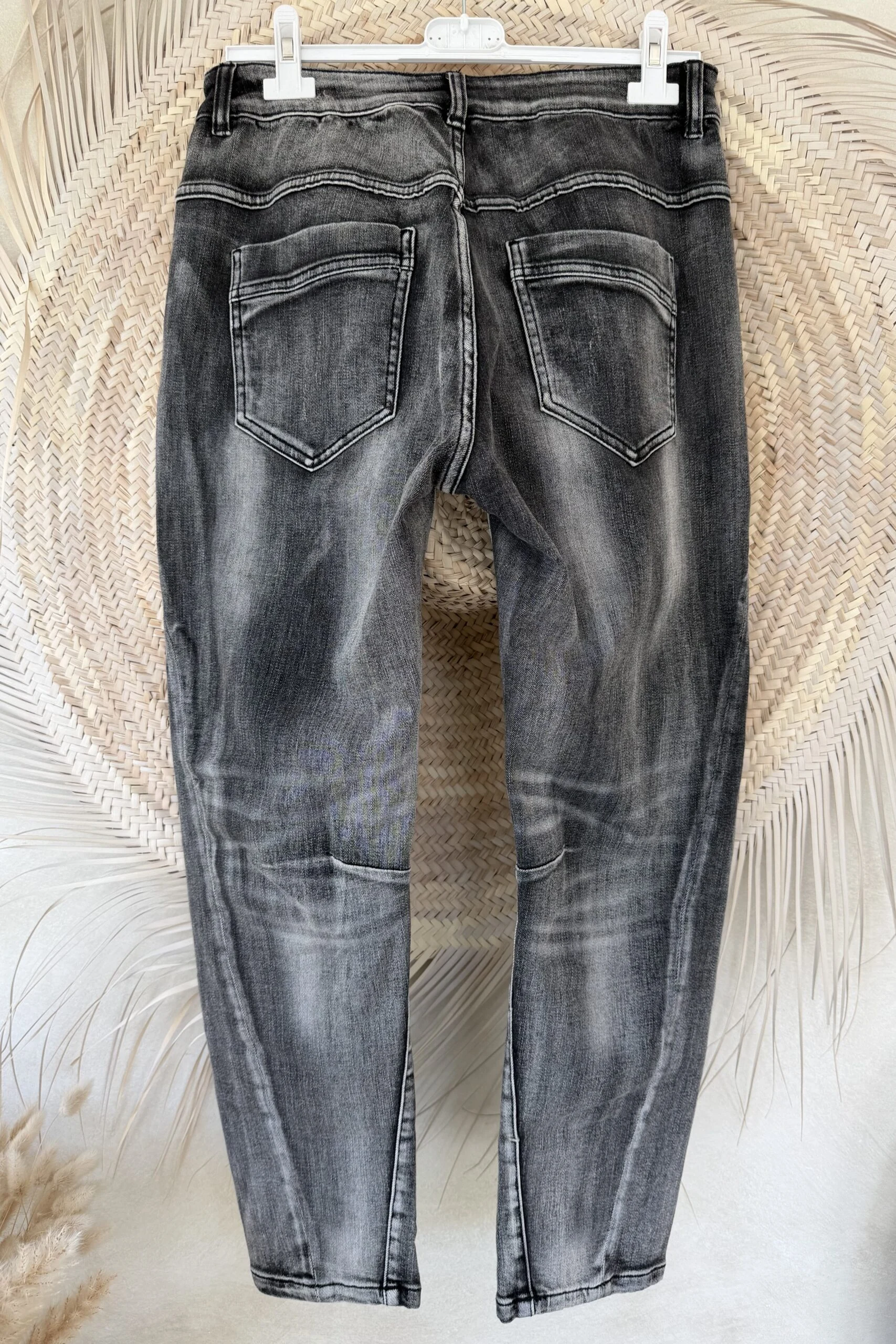 S.Woman Hippie Jeans Jola met Bloemen, Zwartgrijs. - Afbeelding 3
