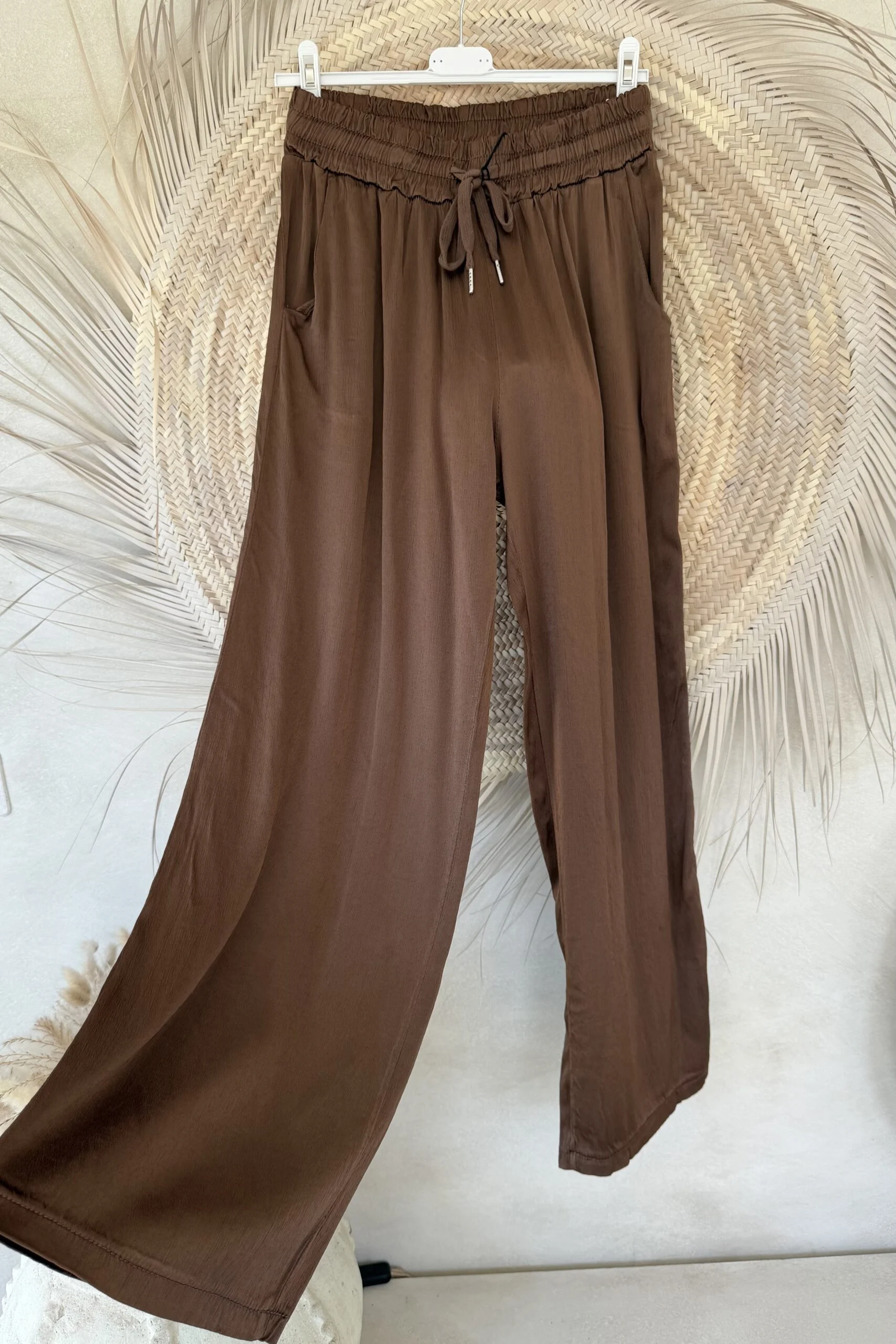 Wijde Satijnlook Broek Iris, Choco Bruin. - Afbeelding 5