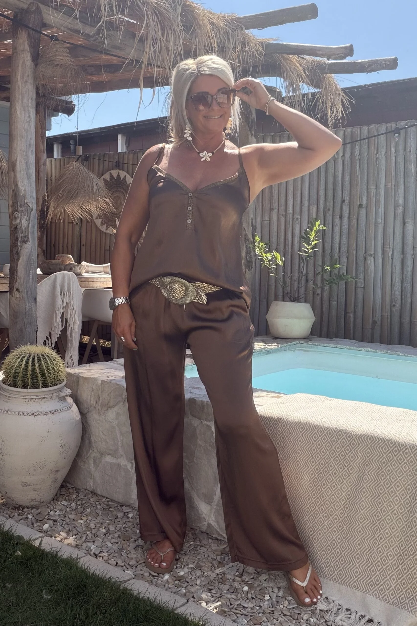 Wijde Satijnlook Broek Iris, Choco Bruin. - Afbeelding 18