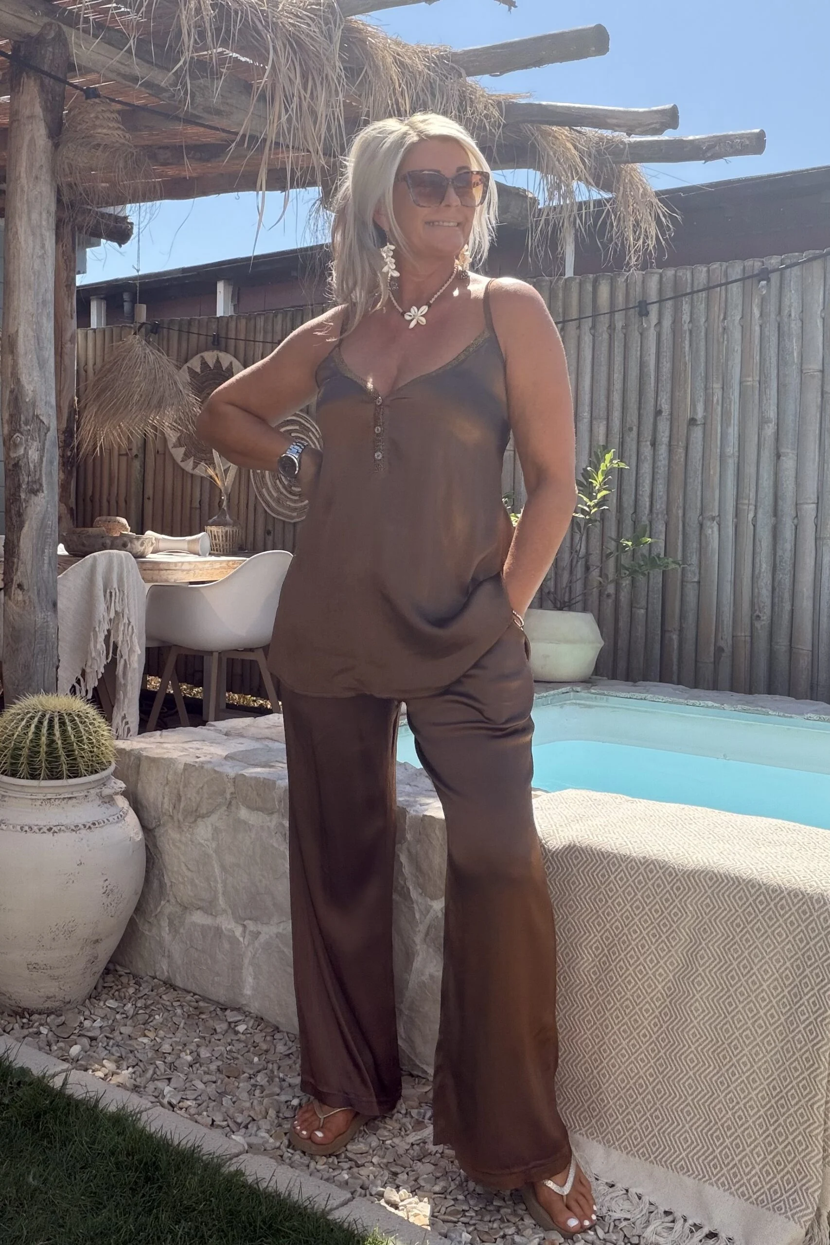 Wijde Satijnlook Broek Iris, Choco Bruin. - Afbeelding 13