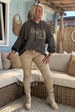 Sweater Amber Amazing met Grafelde Randjes, Bruin.
