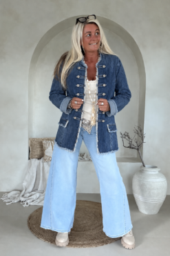 Denim Jacket Militairy Milou met knopen.