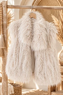 Fake Fur Bodywarmer Fay, Fluffy Ecru.