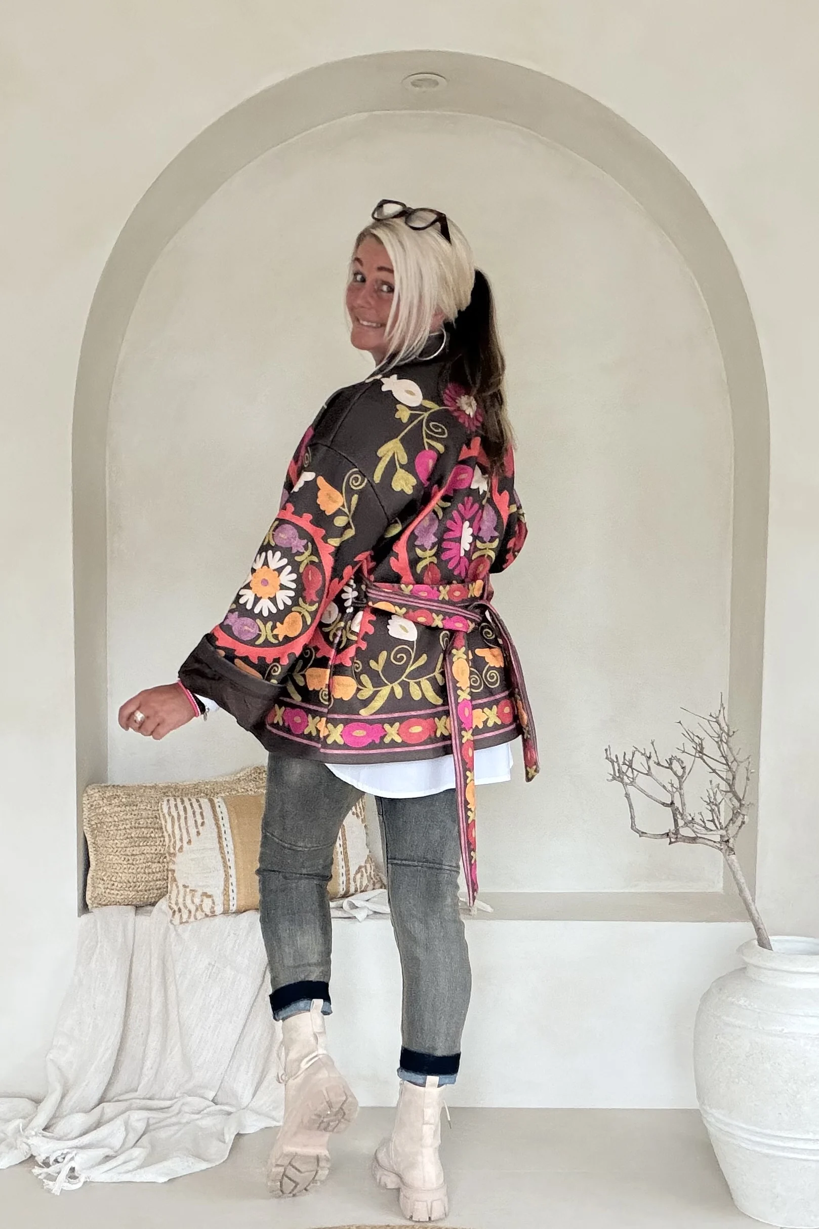Boho Kimono Jasje Jolijn met vrolijke Print, Bruin. - Afbeelding 8