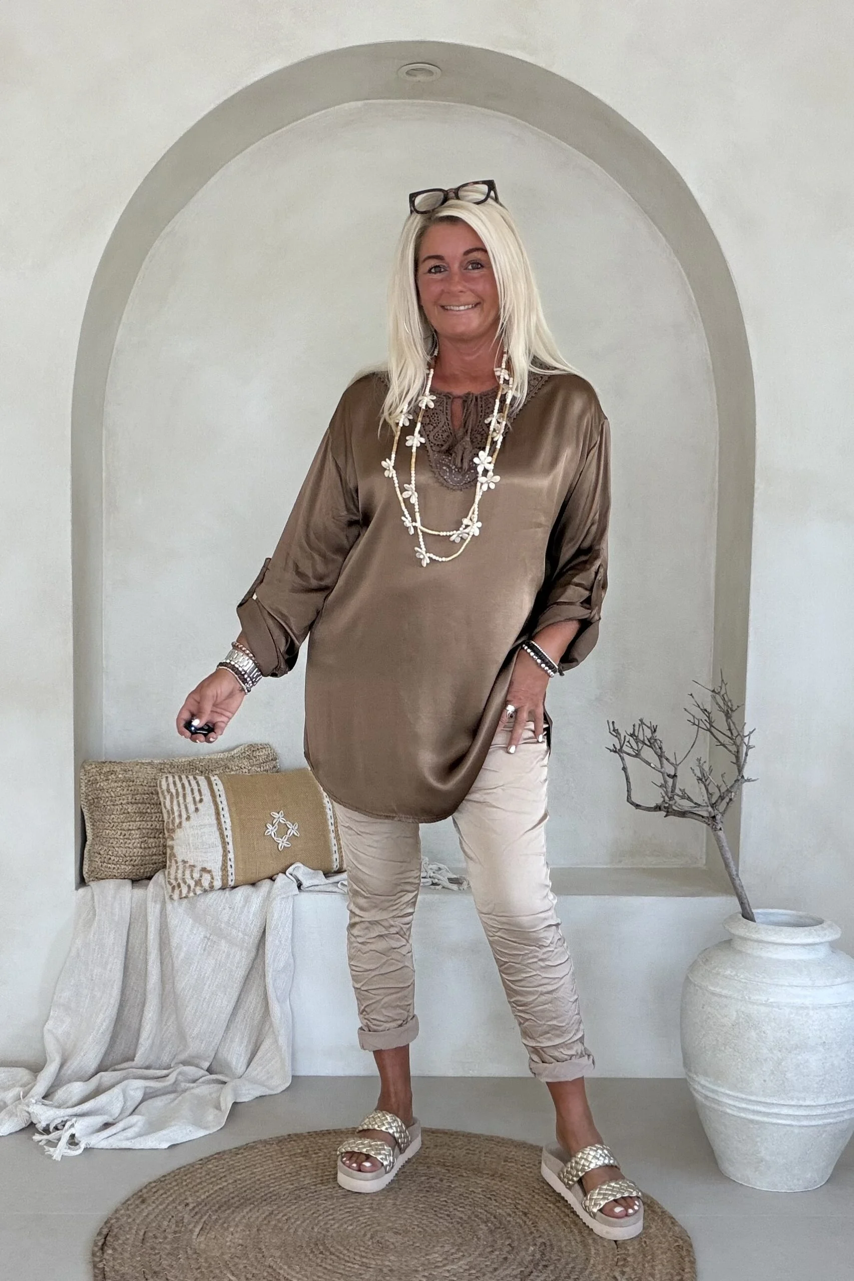 Tuniek Satijnlook Senza, Bruin. - Afbeelding 2
