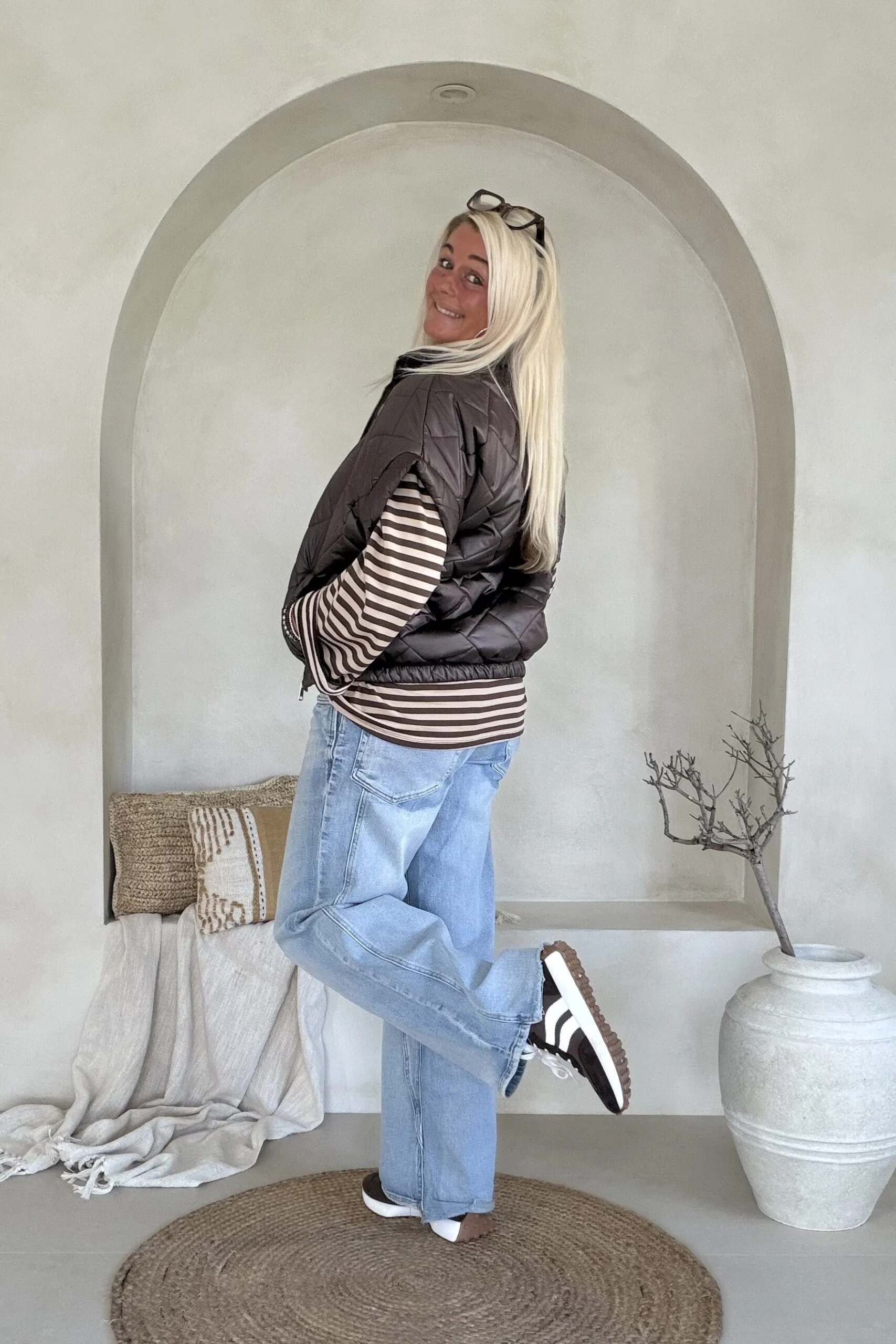 Bodywarmer Rosie met kapmouwtje, Donkerbruin. - Afbeelding 4
