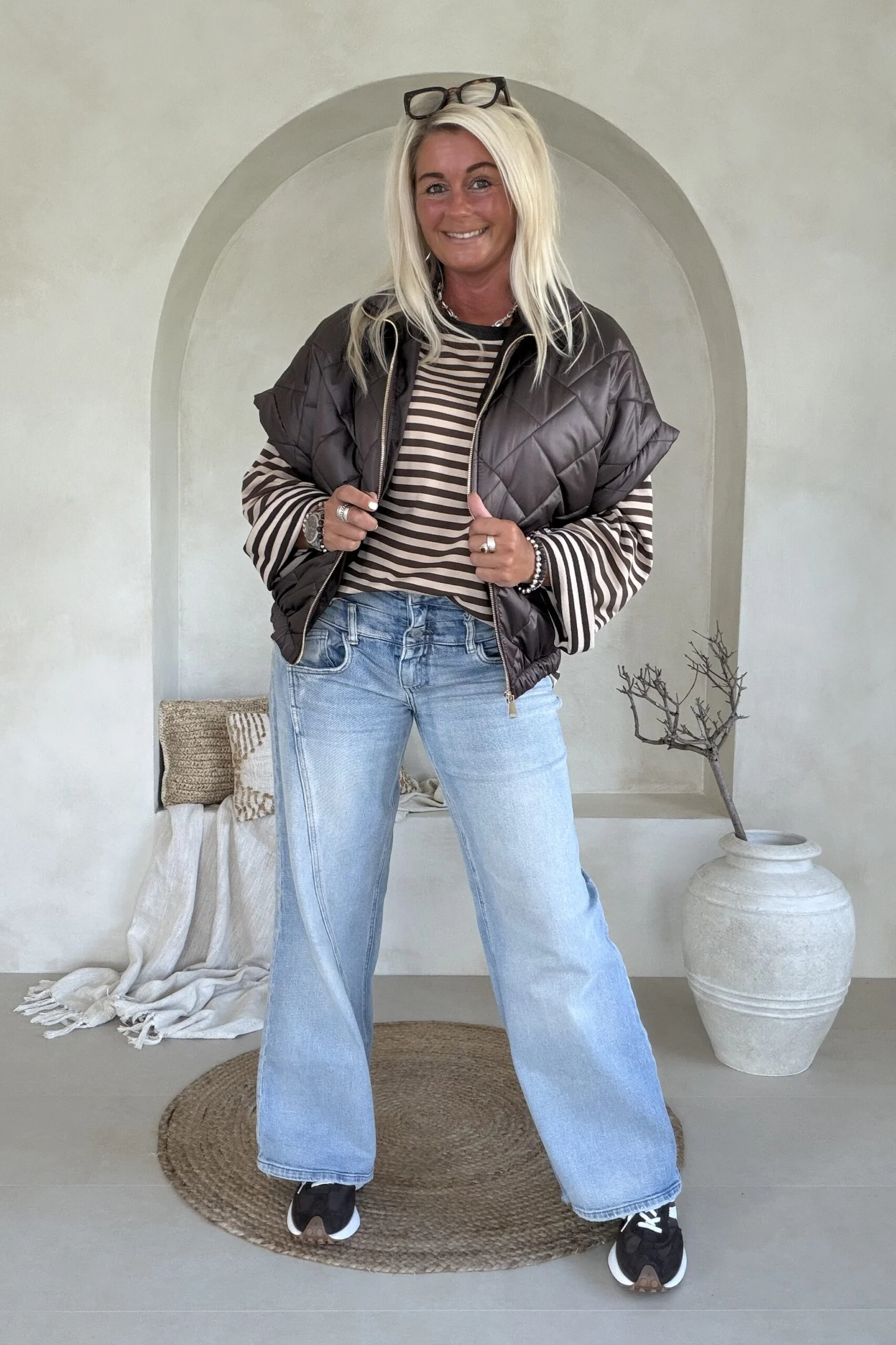 Bodywarmer Rosie met kapmouwtje, Donkerbruin. - Afbeelding 3