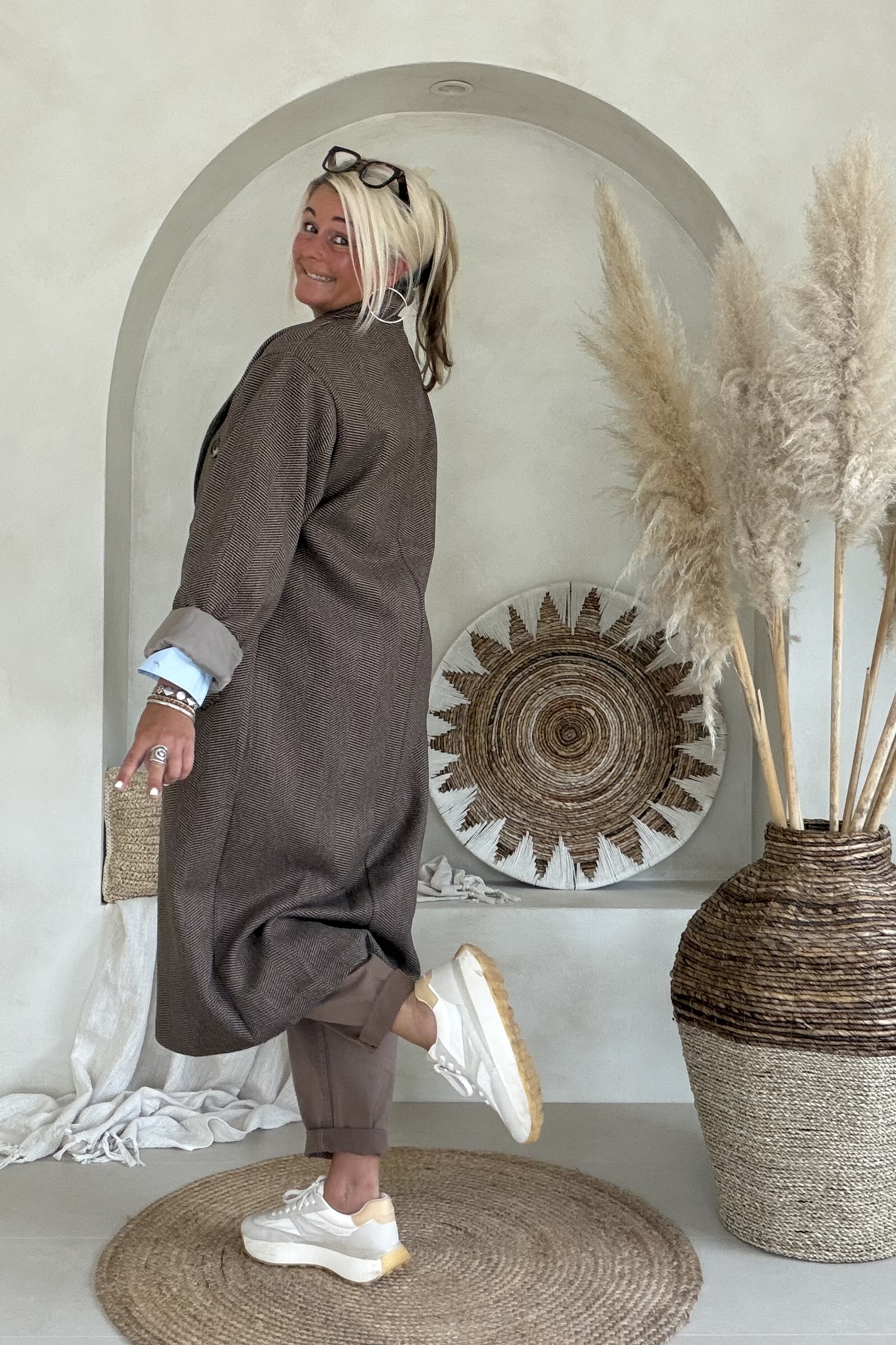 Trenchcoat Tina Visgraat, Donker Taupe - Afbeelding 4