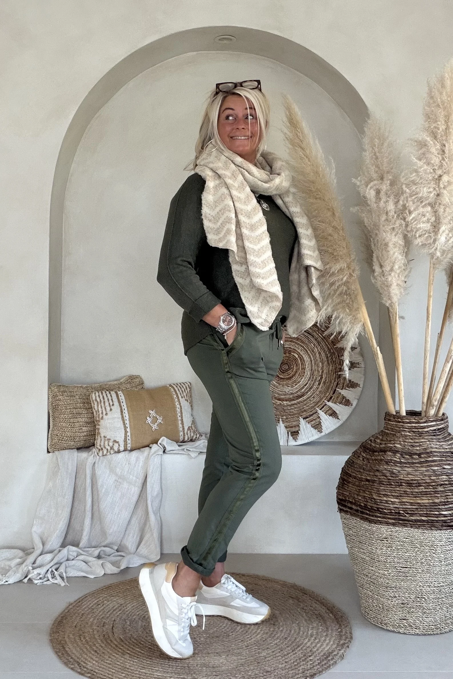 Sweatpant Shirma met Satijnen bies, donker Groen. - Afbeelding 9