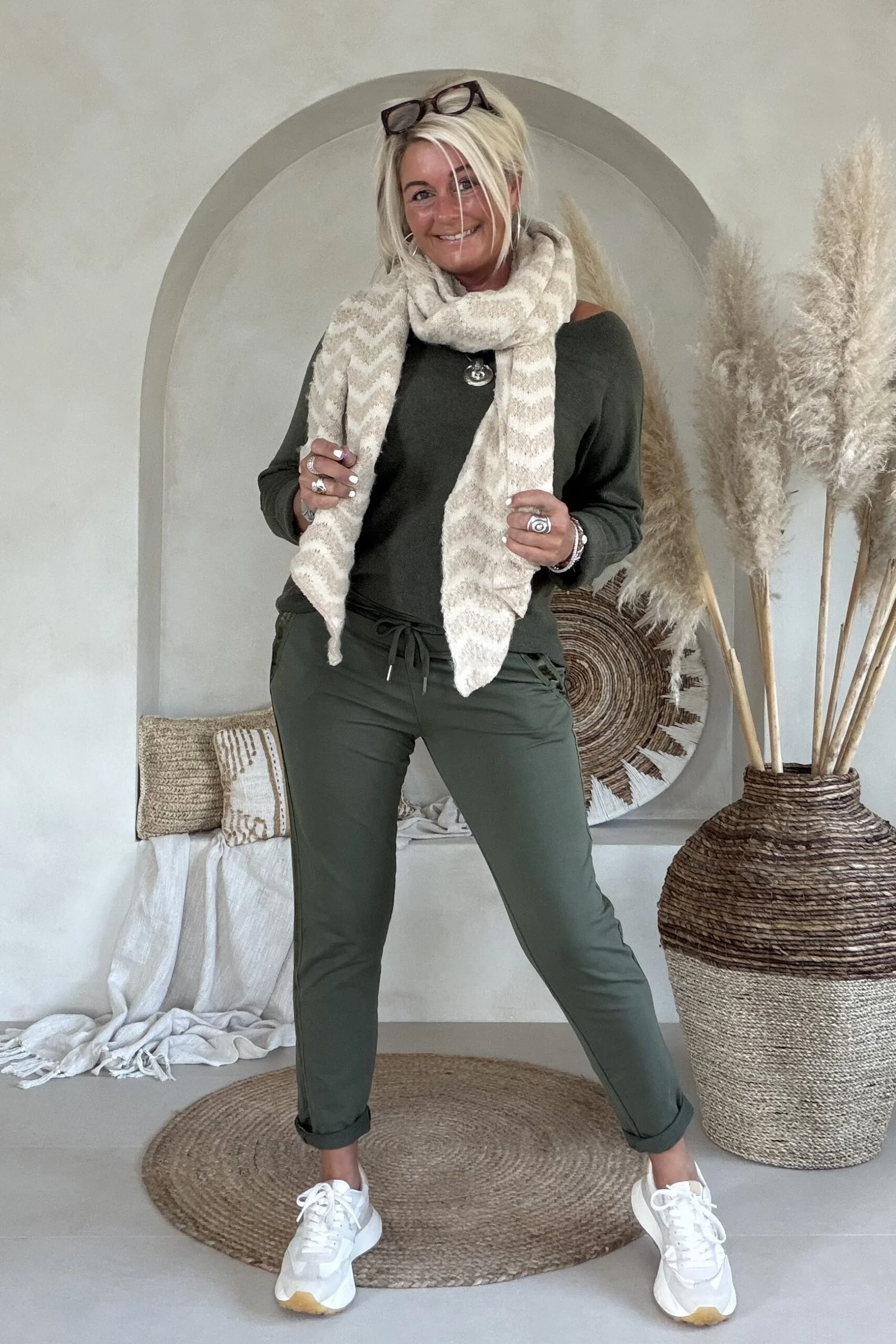 Sweatpant Shirma met Satijnen bies, donker Groen. - Afbeelding 7