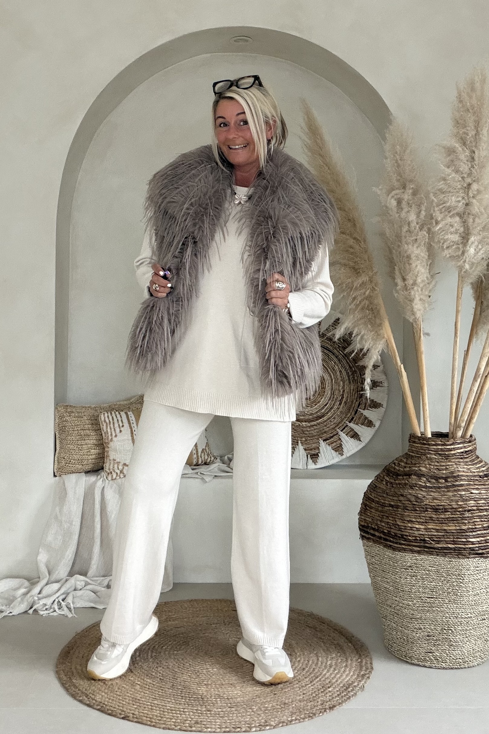 Fake Fur Bodywarmer Fay, Fluffy Taupe. - Afbeelding 2