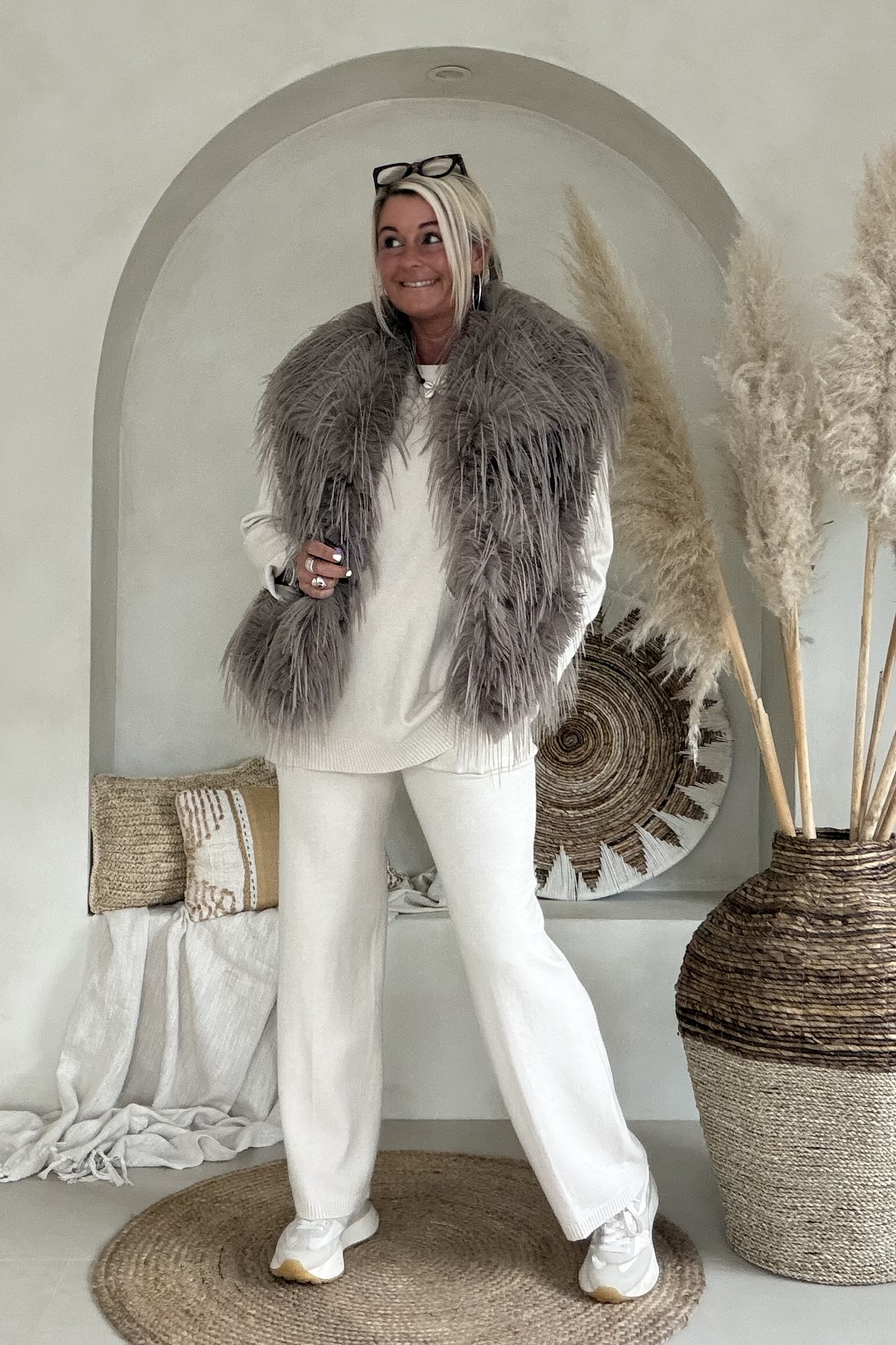 Fake Fur Bodywarmer Fay, Fluffy Taupe. - Afbeelding 3