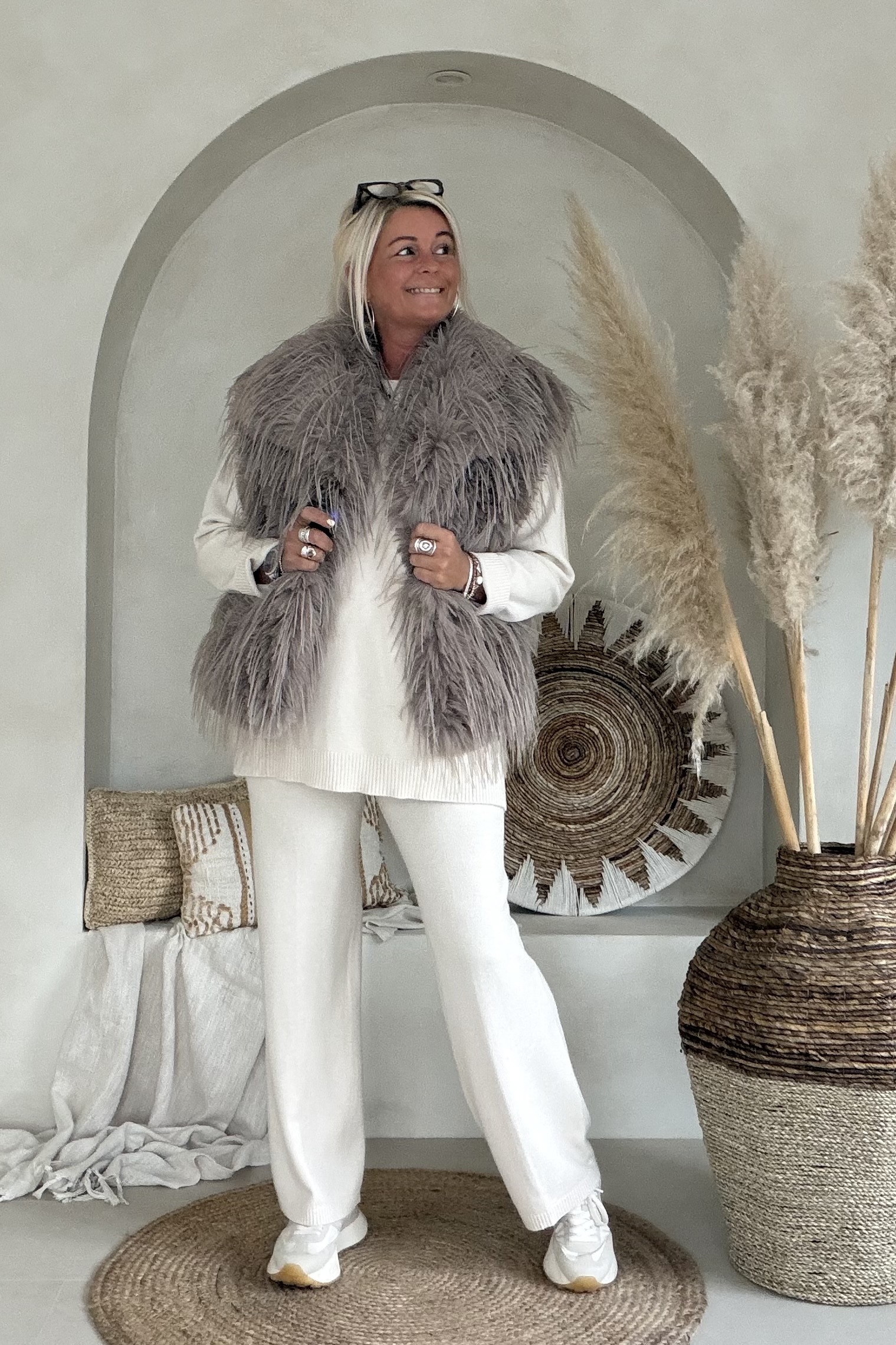 Fake Fur Bodywarmer Fay, Fluffy Taupe. - Afbeelding 7