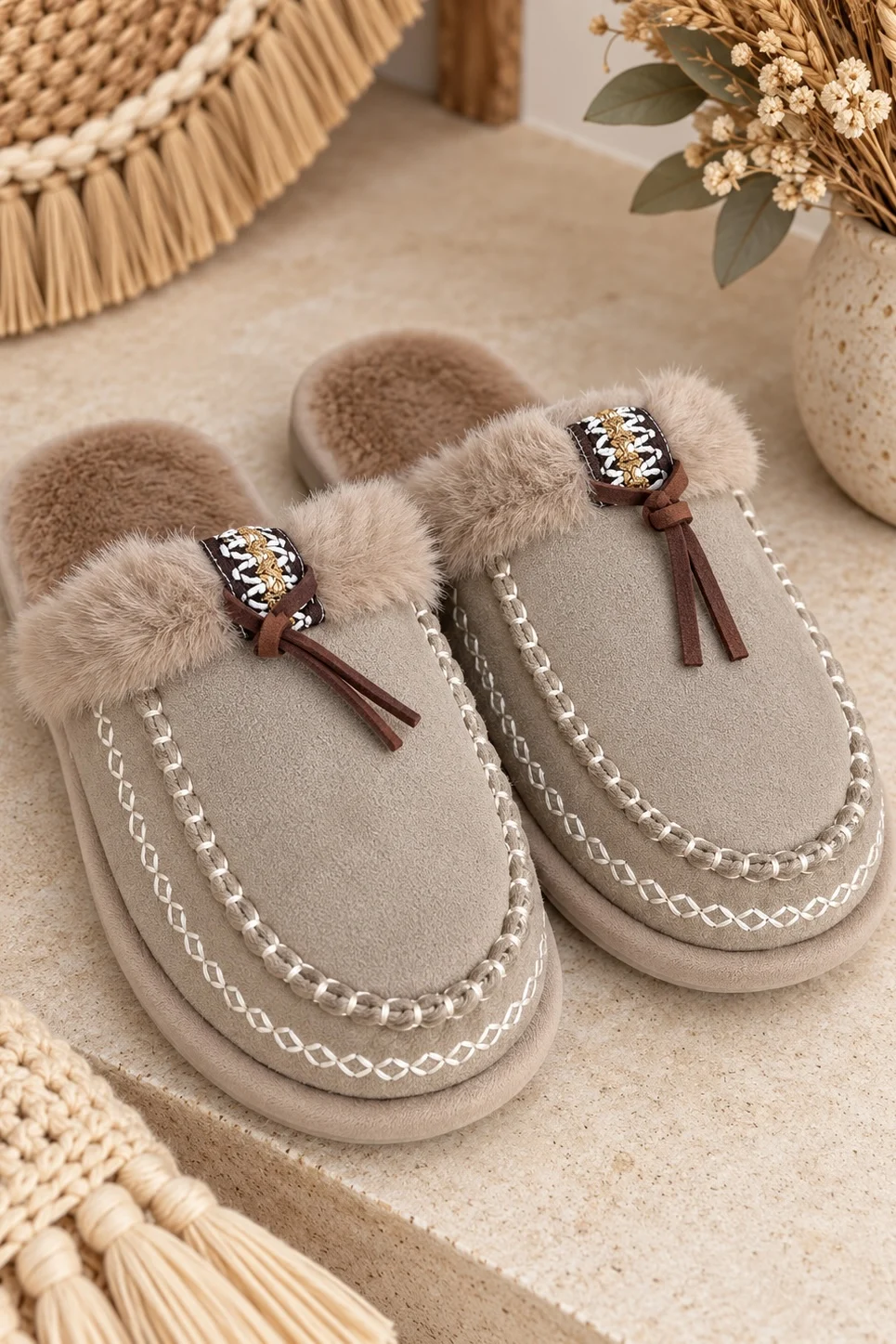 Boho Fluffy sloffen Bonnie, Zand.