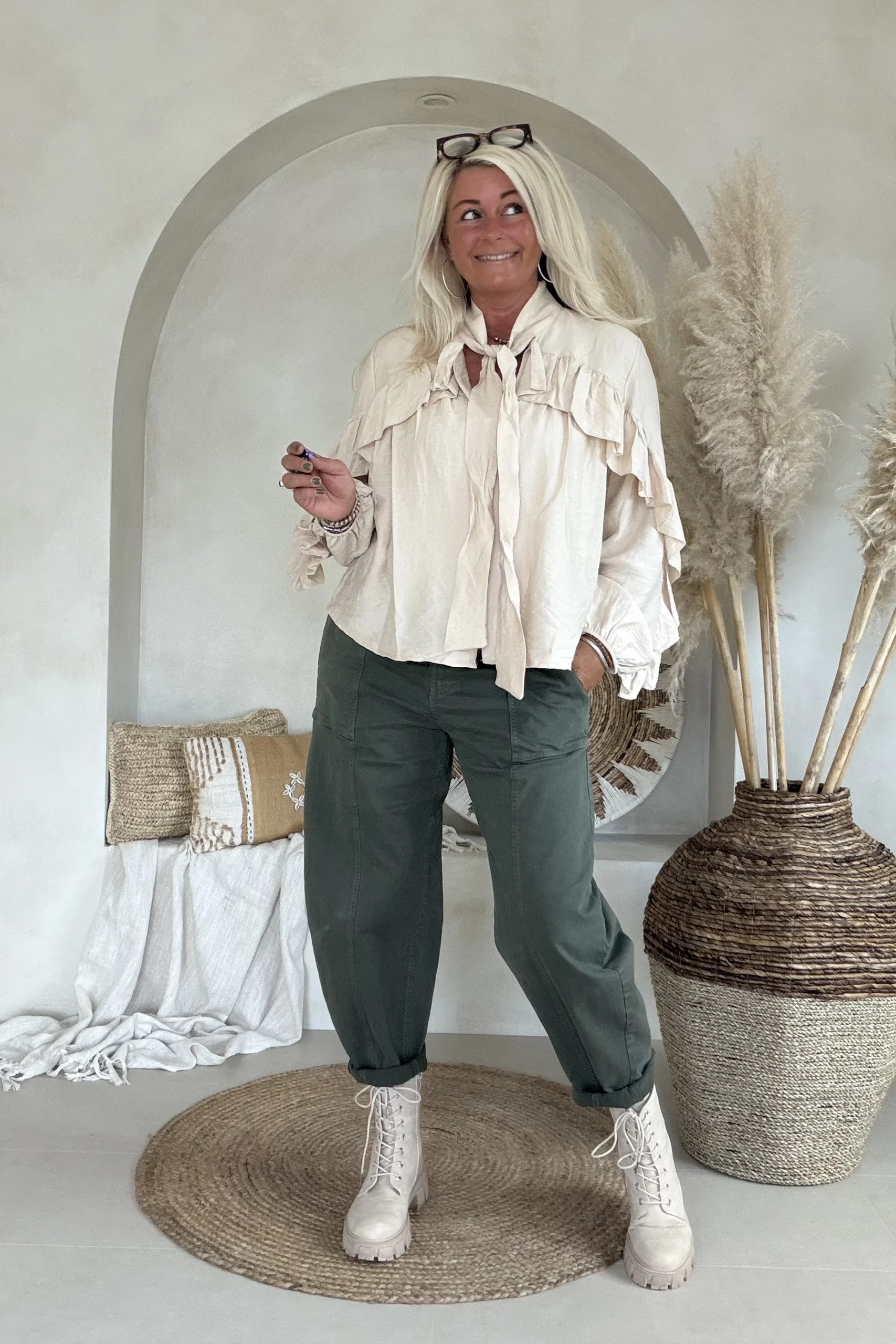 Ruffle Blouse Brigitte, Beige. - Afbeelding 10