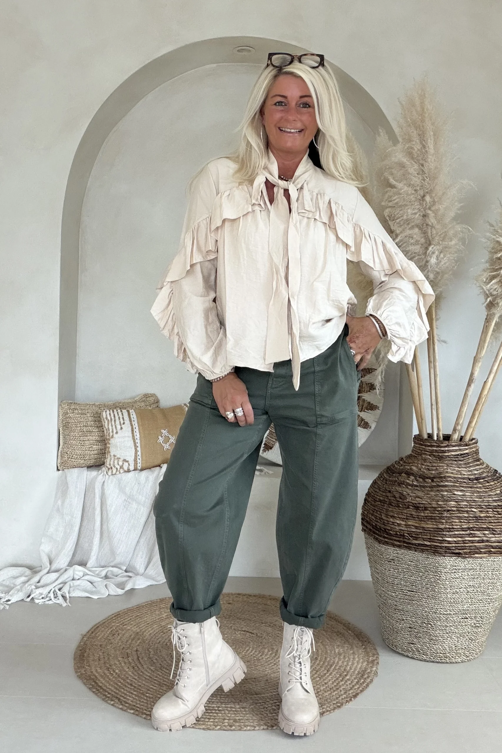 Ruffle Blouse Brigitte, Beige. - Afbeelding 9