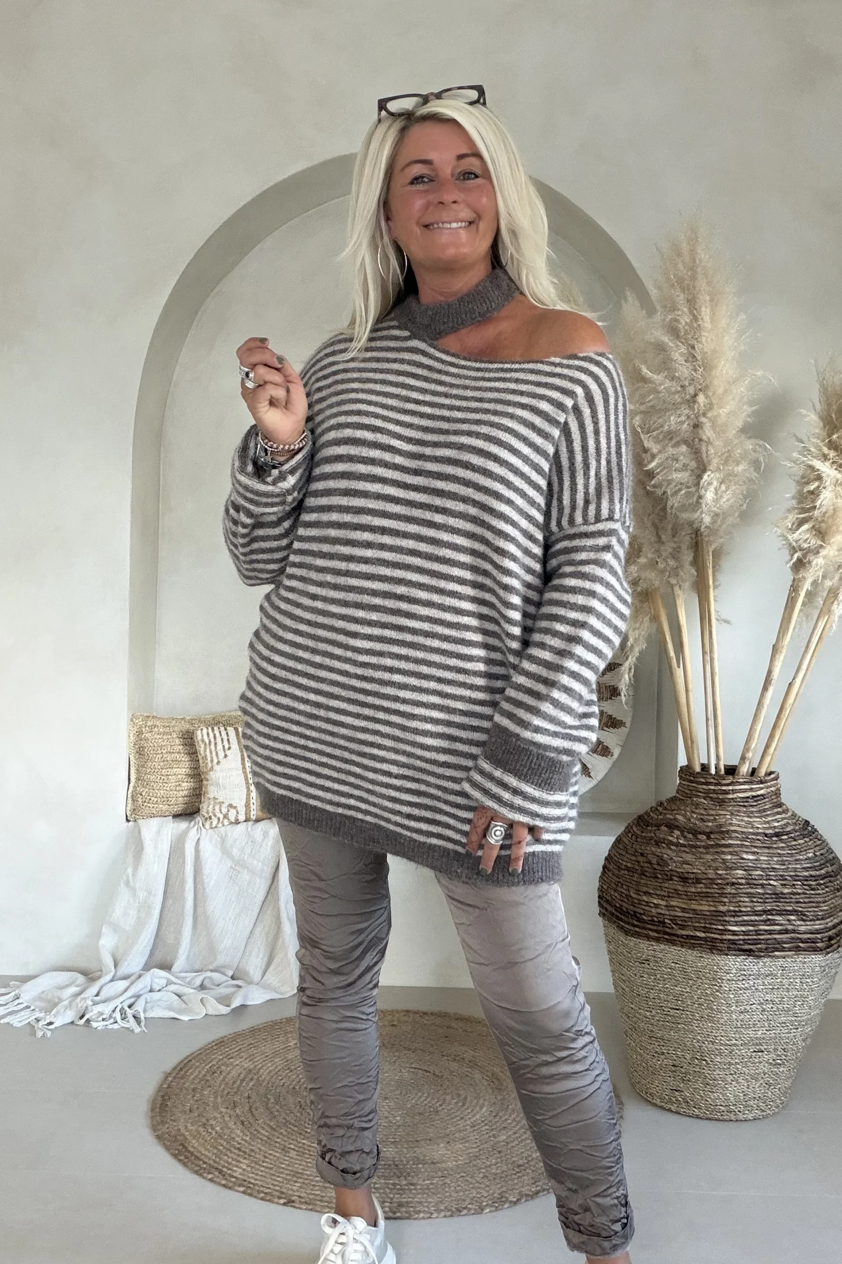 Gestreepte trui Trudy met Chokerhals, Taupe. - Afbeelding 4