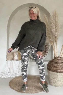 Trui Selina met Halve Col, Army.