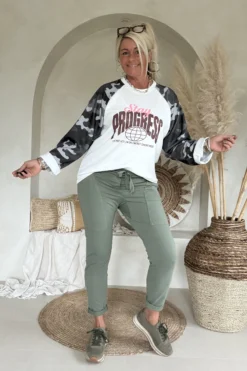 Sweater Jackie Stay Progress Camouflage, Groen/Grijs tinten.
